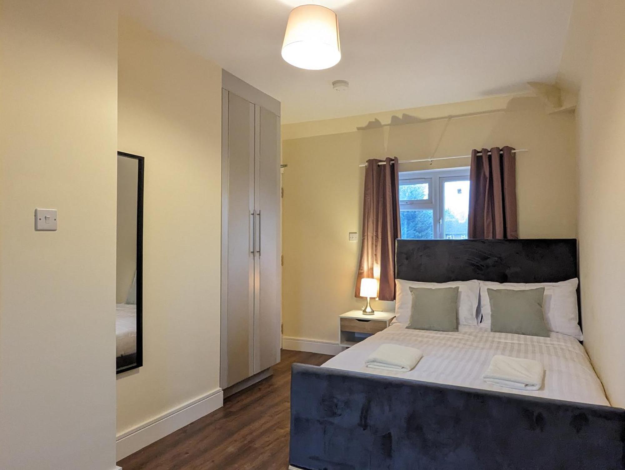 Near City Centre Private Bath Free Parking Сasa de vacaciones