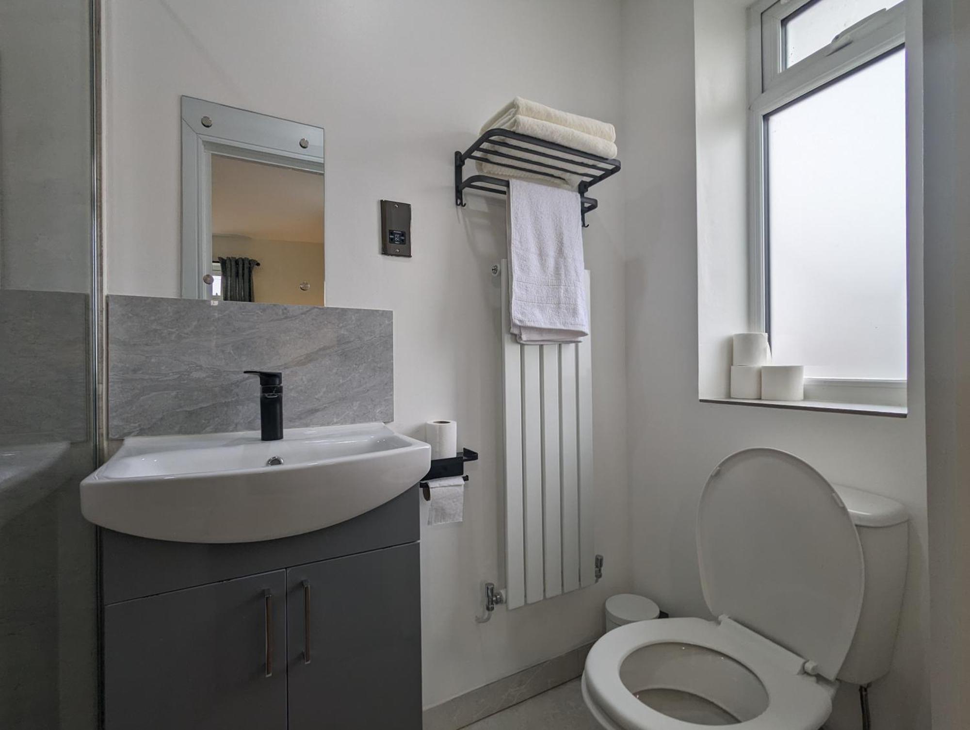 Near City Centre Private Bath Free Parking Сasa de vacaciones *