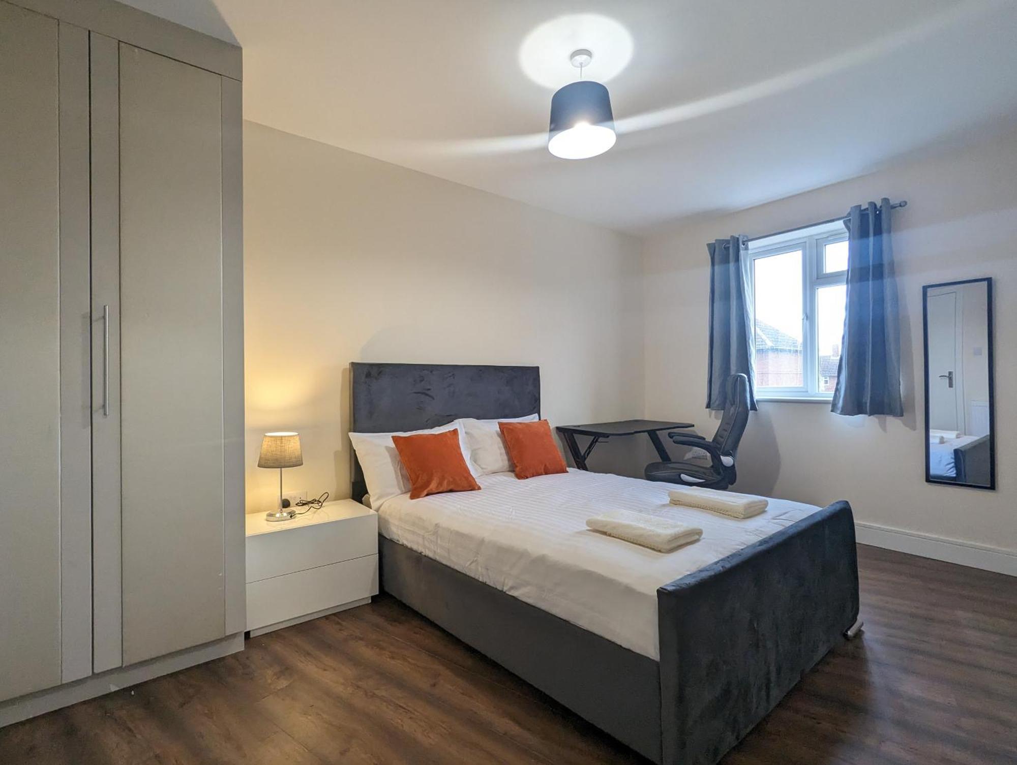 Near City Centre Private Bath Free Parking Сasa de vacaciones