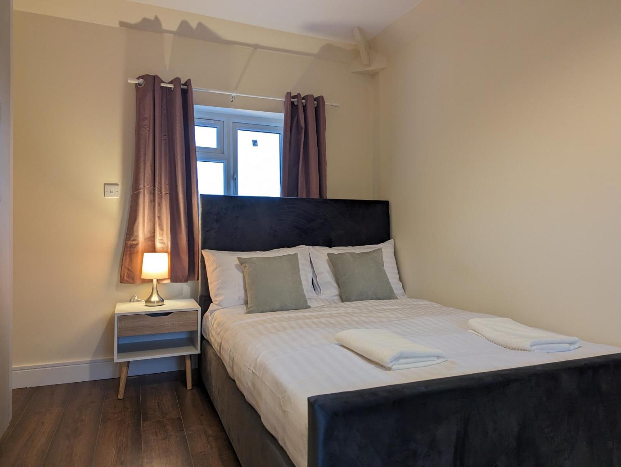 Casa de férias Near City Centre Private Bath Free Parking *