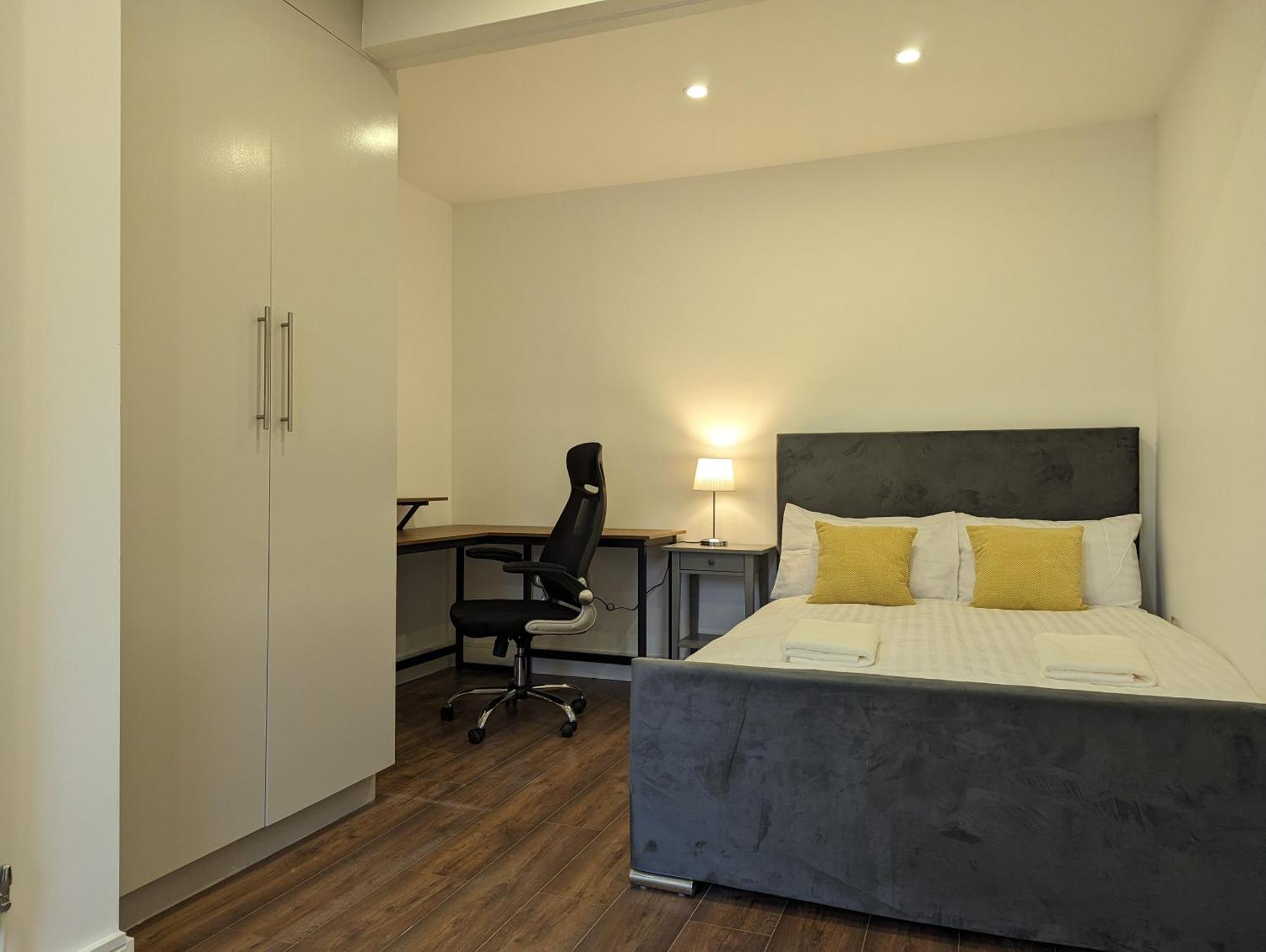 Casa de férias Near City Centre Private Bath Free Parking