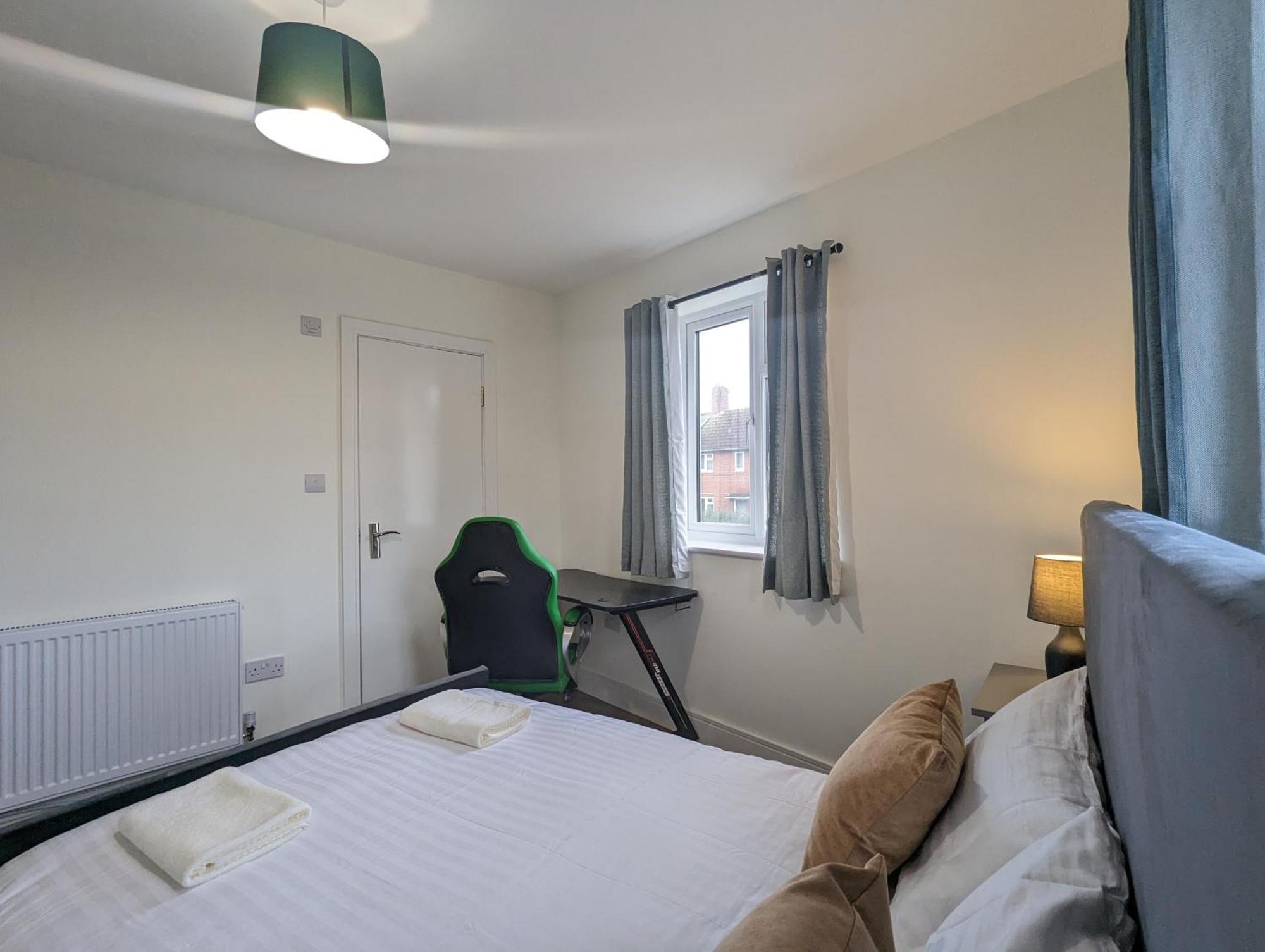 Casa de férias Near City Centre Private Bath Free Parking *