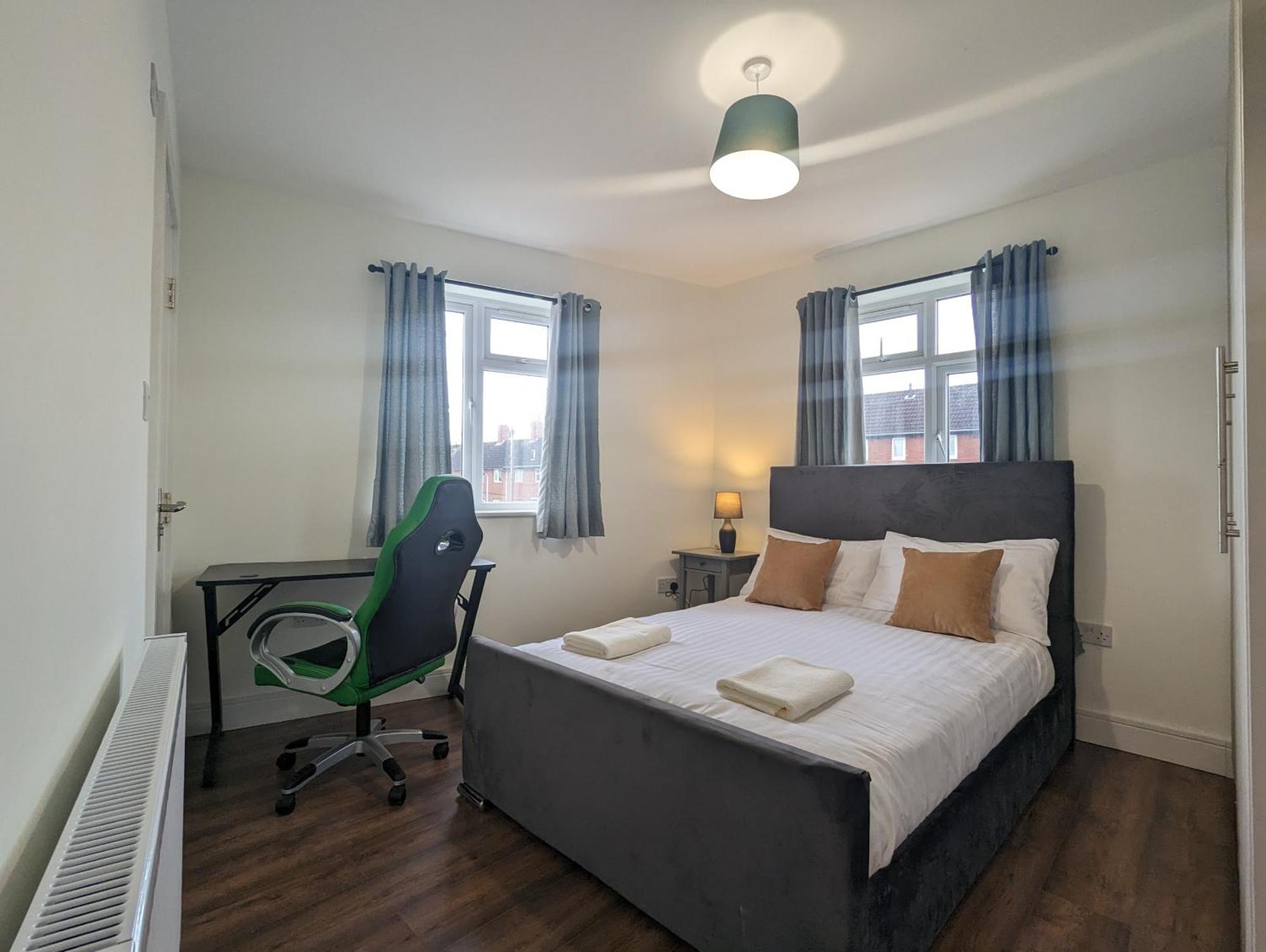 Near City Centre Private Bath Free Parking